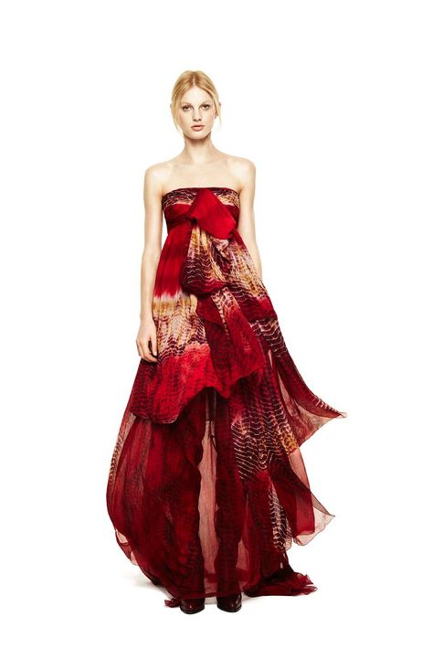 Emilio Pucci Pre-Fall 2011 Fashion Show - Patricia van der Vliet Beautiful Evening Gowns, 2011 Fashion, Gowns Dresses Elegant, Evening Gown Dresses, Italian Fashion Designers, Emilio Pucci, Fashion Fabric, Pre Fall, Couture Dresses