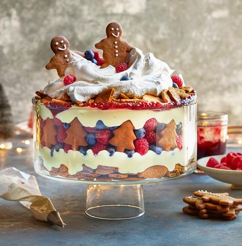 Orange Trifle Recipes, Christmas Trifle Recipes, Christmas Trifle, Berry Trifle, Trifle Desserts, Trifle Recipe, Giant Food, Icebox Cake, Xmas Food