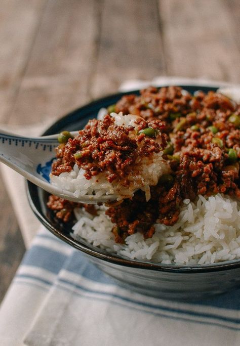 Cantonese Beef Rice Bowls Cantonese Beef, Beef Rice Bowl Recipe, Beef Rice Bowls, Cantonese Food, Woks Of Life, The Woks Of Life, Beef Rice, Mapo Tofu, Rice Bowls Recipes