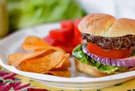 Best Hamburger Marinade - In Fine Taste Hamburger Marinade, Burger Marinade, Lemon Cheesecake Cake, Beef Recepies, Quick Peach Cobbler, Steakhouse Burger, Easy Burger Recipe, Bison Burgers, Hamburgers Grilled