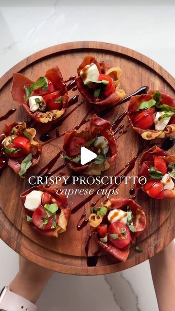 Crispy Prosciutto Cups, Prosciutto Cups Appetizer, Appetizers Set Up Ideas, Mozerella Recipes Appetizers, Procuttio Appetizers, Caprese Cups, Cherry Tomato Mozzarella, Prociutto Appetizers, Prosciutto Caprese