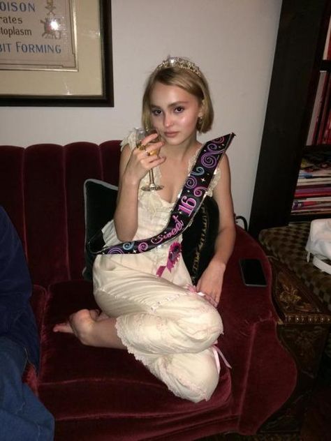 Lily Rose Depp, Lily Rose, A Woman, Lily, Tumblr, Birthday, Red