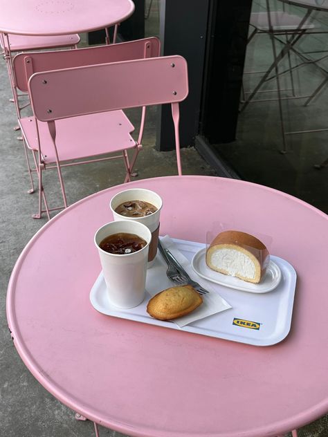 Pink And Black Bakery, Pink Coffee Shop Design, Pink Bakery Aesthetic, Pink Cafe Interior, Pink Coffee Aesthetic, Pink Cafe Aesthetic, Girly Coffee Shop, Pink Coffee Shop, Kat Singleton