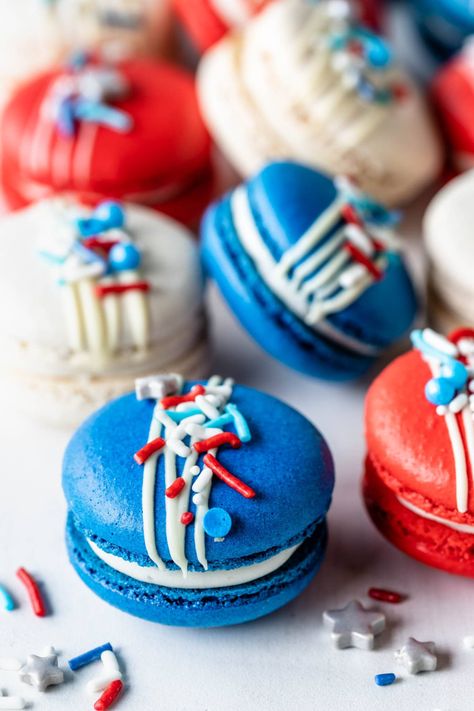 Macaroons 4th Of July, Memorial Day Macarons, Patriotic Macarons, Fourth Of July Macarons, 4th Of July Macarons, Red White And Blue Macarons, Patriotic Fake Bakes, Summer Macaron Flavors, Summer Macarons