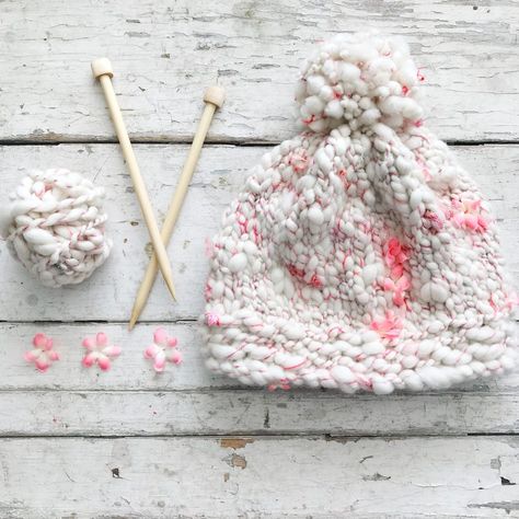 Free Heart Crochet Pattern, Beginner Knit, Knit Beanie Pattern, Knit Collage, Yarn Bee, Knitting Blogs, Textured Yarn, Knitted Wit, Yarn Tail