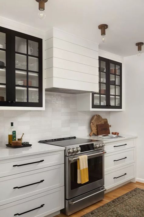 30 Range Hood Ideas That Make a Statement Kitchen Cabinets With Black Hardware, Cabinets With Black Hardware, Range Hood Ideas, Glass Upper Cabinets, Wooden Range Hood, Cabinet Molding, Hood Ideas, Erika Jayne, Shelving Design