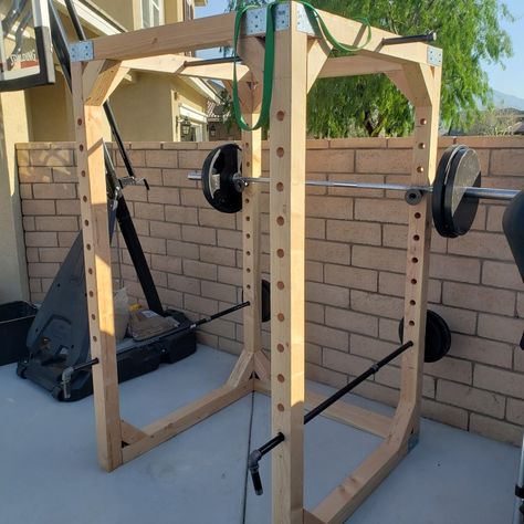 Wooden Power Rack, Wooden Weight Rack, Wooden Squat Rack, Power Rack Diy, Wooden Gym Equipment, Diy Workout Equipment, Squat Rack Diy, Diy Squat Rack, Diy Weights