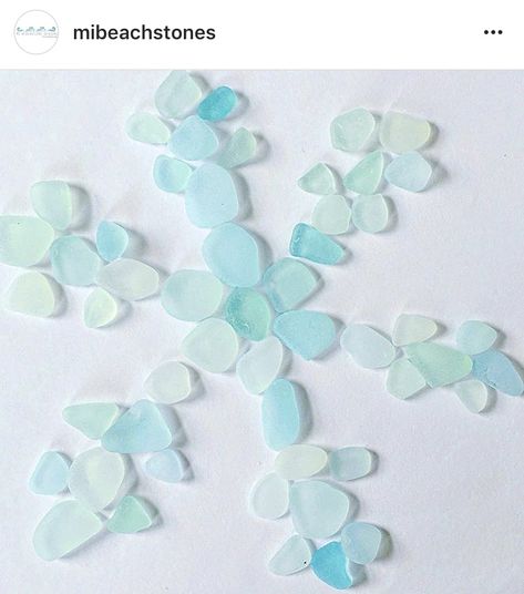 Seaglass Display Ideas, Sea Glass Snowflake, Seaglass Snowflake, Sea Glass Diy, Sea Glass Art Projects, Mum Gifts, Glass Diy, Glass Art Projects, Sea Glass Crafts