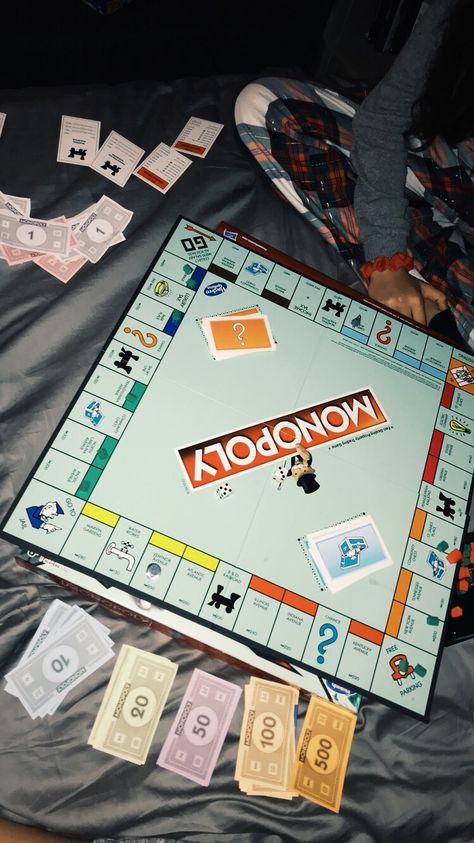 Monopoly Fake Story, Game Night With Friends, Friends Games, Funny Snapchat Stories, Outside Games, Snap Snapchat, Drawing Tutorials For Beginners, Mickey Mouse Wallpaper, Story Ideas Pictures