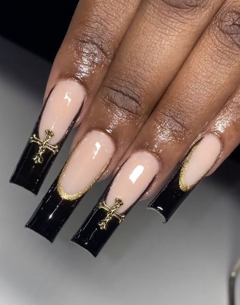 Gold Nail Accessories, Nails Acrylic Gold And Black, Gold N Black Nails, Cross Acrylic Nails Designs, Black And Gold Prom Nails Acrylic, Classy Black And Gold Nails, Black And Gold Nails Long, Black Nails With Gold Gems, Black Prom Nails Acrylic Classy