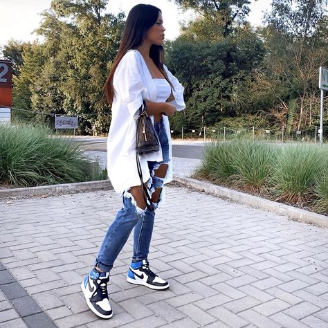 White Dunks, Sneakers Jordan, Casual Chic Outfits, Cute Clothing Stores, Classic Outfit, Jordan Outfits, Model Outfits, Ținută Casual