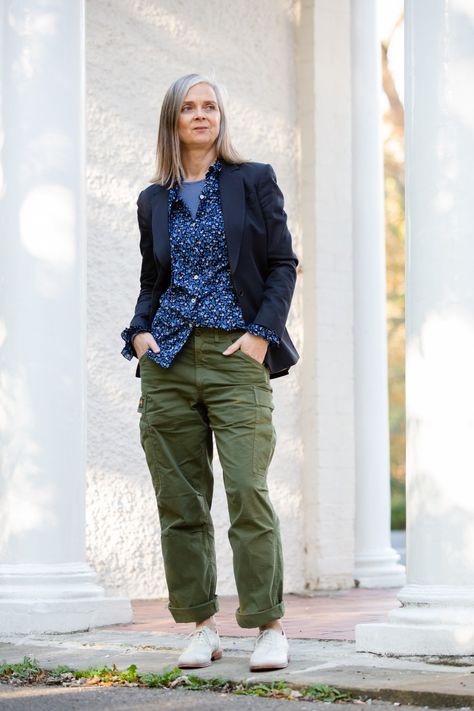 Navy Cargo Pants, Workwear Brands, Women Fashion Edgy, Tapered Trousers, Work For You, Silk Shirt, Womens Fashion Casual, Cargo Pants, What To Wear