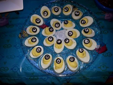 deviled eggs Minion Charcuterie Board, Minion Birthday Ideas, Minion Love, Minion Birthday Party, Minions Love, Minion Birthday, Minion Party, Vacation Tips, Deviled Eggs