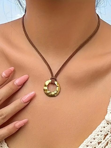 1pc Vintage Western Style Simple Metal Pendant Necklace With Unique Small Geometric Round Shape Vintage Western Style, Metal Pendant Necklace, Women Pendant, Gold Collar, Watches Women Fashion, Vintage Western, Metal Pendant, Western Style, Styl Vintage