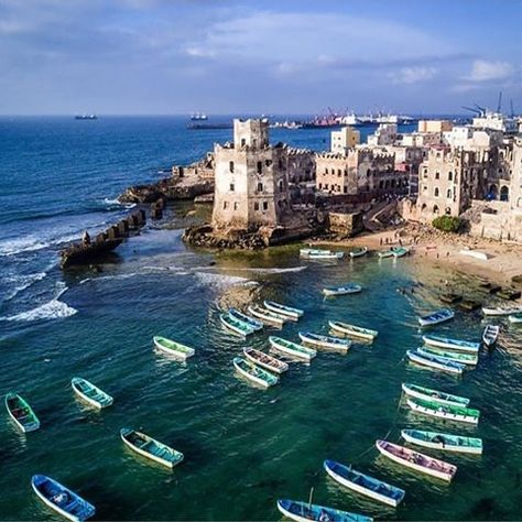 Mogadishu Aesthetic, Somalia Vintage, Somalia Beach, Somali Flag Art, Somali Architecture, Somalia Aesthetic, Somalia Mogadishu, Somali Aesthetic, Vintage Somalia