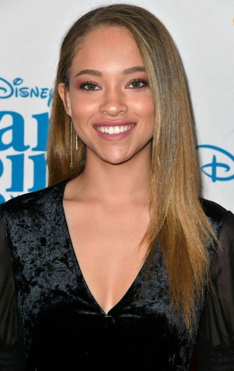 Shelby Simmons, Navia Robinson, Henry Danger Jace Norman, Happy 19th Birthday, Famous Kids, 19th Birthday, Hollywood Celebrities, Hottest Celebrities, Disney Channel