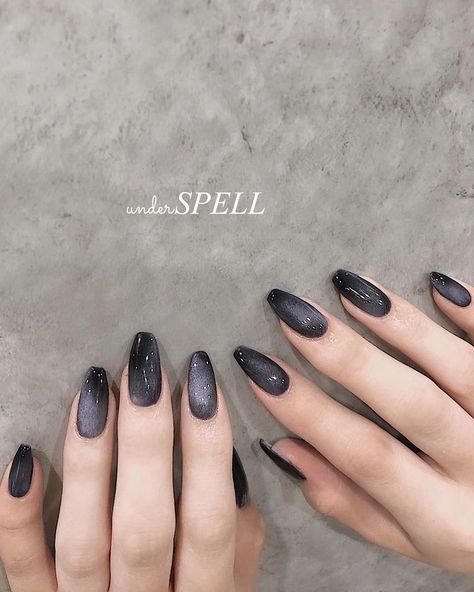 Nail Black Ideas, Dark Cute Nails, Short Alternative Nails, Magnet Nails Design, Black Magnetic Nails, Black Grey Nails, Black Cat Eye Nails Design, Black Cat Eye Nails, Nails Ideas Black