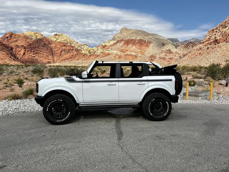 35's on Outer Banks Bronco (35” BFG KO2s on 18” Black Rhino Arches) + 2" Lift + Retro Stripes | Page 3 | Bronco6G - 2021+ Ford Bronco & Bronco Raptor Forum, News, Blog & Owners Community White Ford Bronco, Ford Bronco Outer Banks, Bronco Outer Banks, White Bronco, Bronco Raptor, Ford Bronco 2, New Bronco, Black Rhino, Bronco Sports