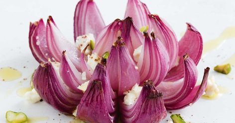 Using only 5 ingredients, this pretty baked onion is the perfect accompaniment to a roast lamb or chicken. Baked Onion, Cauliflower Roasted, Onion Flower, Baked Onions, Roast Lamb, Christmas Sides, Meat Free Monday, Lamb Roast, Onion Recipes