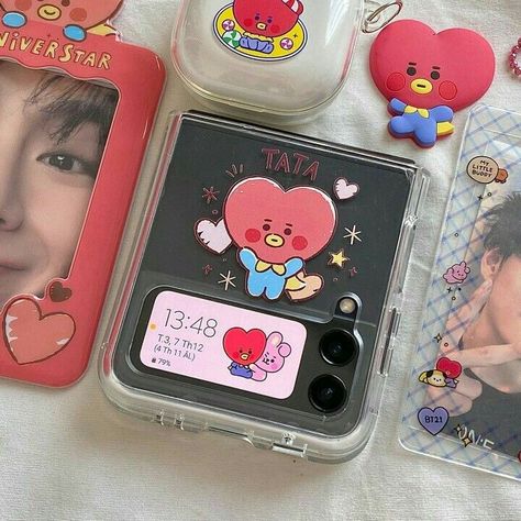 Flip Phone Aesthetic, Samsung Flip, Kpop Phone Cases, Cute Items, Bling Phone Cases, Kawaii Phone Case, Pretty Iphone Cases, Flip Phone Case, Pretty Phone Cases