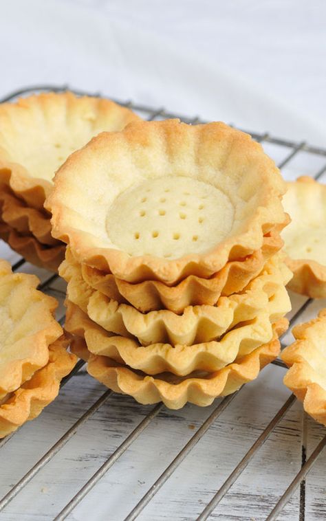 Shortbread Tart Shells, Mini Pie Shells Recipe, Mini Tart Shells Recipe, Mini Tart Ideas, Tiny Tarts, Dessert Shells, Tart Shells Recipe, Small Pies, Mini Lemon Tarts