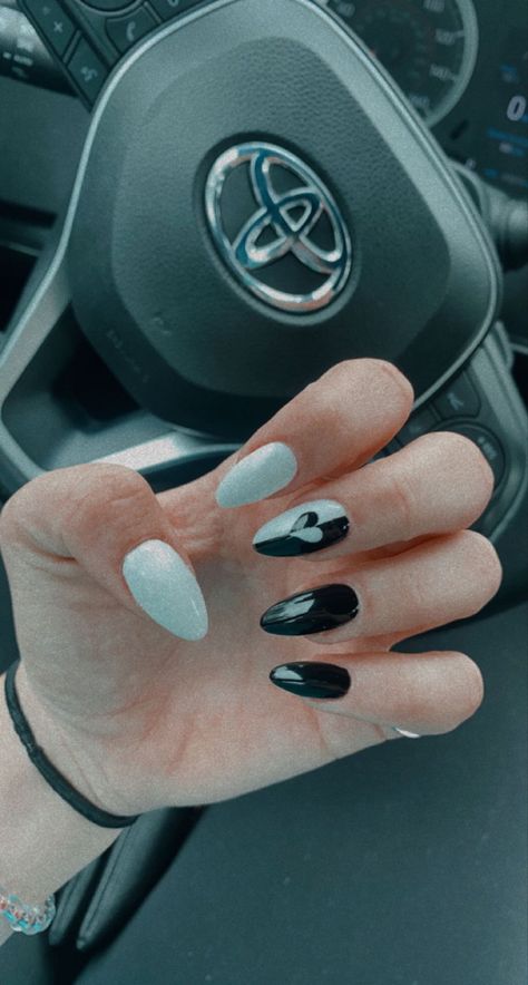 White And Black Nails Almond, Punk Almond Nails, Almond Nails Designs Black And White, Almond Nails Short Black, Black And White Almond Nails Design, Almond Nails Black And White, Black And White Nails Almond, Nails Ideas Black And White, Black And White Heart Nails