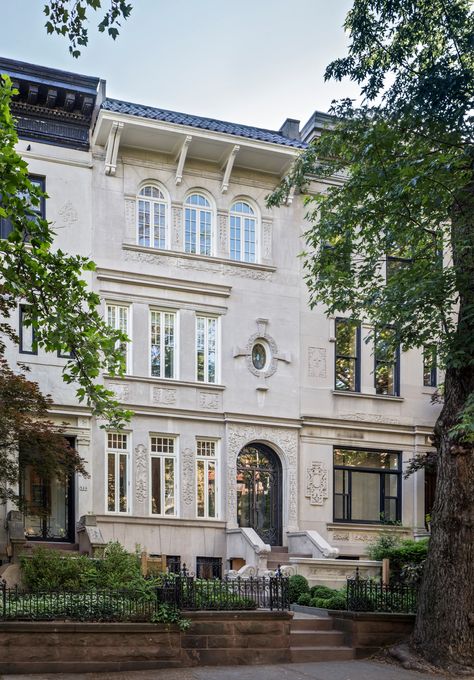 Brownstone Interiors, Brooklyn Townhouse, New York Townhouse, Nyc Townhouse, Townhouse Exterior, Luxury Townhouse, Townhouse Interior, Architecture Classic, Classical House