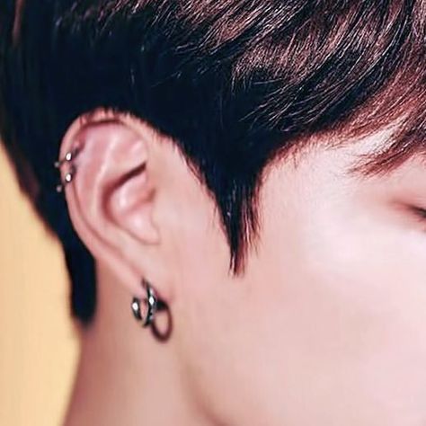 Bar Ear Piercing, Jungkook Piercing, Kylie Jenner Ear Piercings, Three Ear Piercings, Guys Ear Piercings, Inner Conch, Double Helix Piercing, Ear Piercings Industrial, Second Ear Piercing