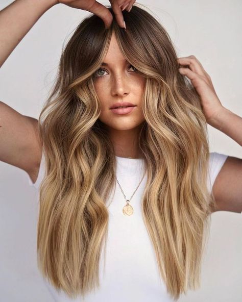 Honey Melt Hair, Honey Bayalage Blonde, Root Melt Golden Blonde, Honey Brown Hair Dark Roots, Creative Balayage, Beachy Blonde Balayage, Colored Money Piece, Colored Money Piece Hair, Color Melting Hair