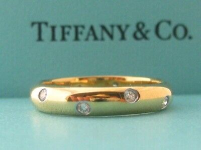 ad eBay - Tiffany & Co. ETOILE Band. TIFFANY & C O. 18K Yellow Gold. Round Brilliant Cut Diamonds. Clarity range VS1. Signed "T & Co." "750" "PT950". Weight 5.3 g. Tiffany Etoile Ring, Tiffany Diamond Ring, Tiffany Engagement Ring, Tiffany Rings, Eternity Wedding Ring, Jewelry Lookbook, Fine Rings, Round Brilliant Cut Diamond, Brilliant Cut Diamond