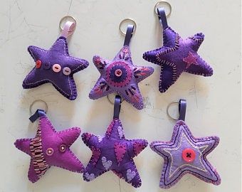 Pig Keychain, Diy Keychains, Animal Party Favors, Raccoon Gift, Star Keychain, Star Bag, Felt Keychain, Felt Creations, Opening An Etsy Shop