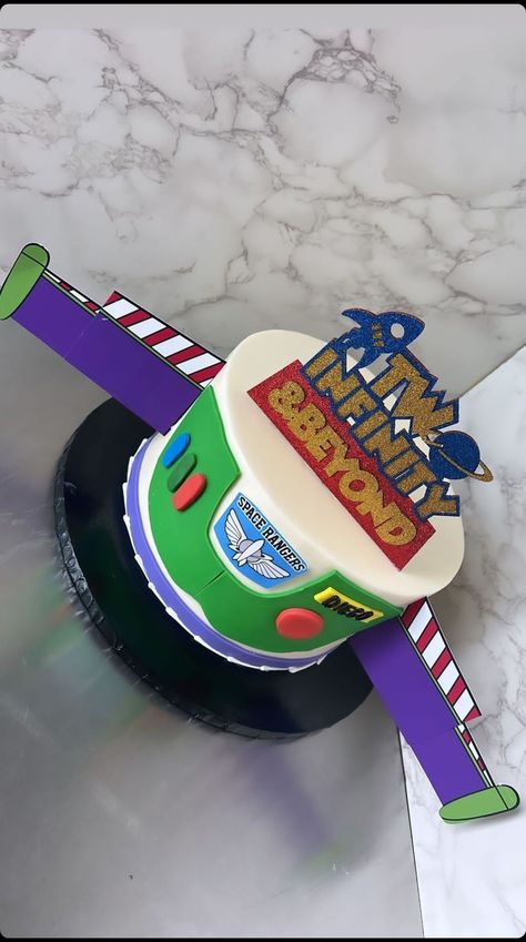 Disney•Pixar Toy Story "Buzz Lightyear" Inspired birthday cake (_cakesbykaren-Instagram) Buzz Lightyear Cake, 2 Infinity And Beyond Birthday Cake, Buzz Lightyear Birthday Party, Buzz Lightyear Party, Buzz Lightyear Birthday, Toy Story Buzz Lightyear, Toy Story Buzz, Toy Story Birthday Party, Birthday Toys