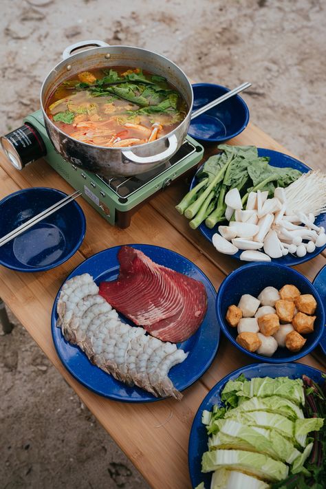 Glamping Meals, Vietnamese Hot Pot, Thai Hot Pot, Food Celebration, Hiking Girl, Tom Yum Soup, Kaffir Lime Leaves, Fish Ball, Thai Cooking