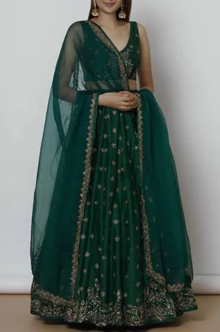 Cape Organza, Orang India, Dabka Work, Sari Lehenga, Green Cape, Mother Dearest, Indian Outfits Lehenga, Lehnga Dress, Organza Blouse