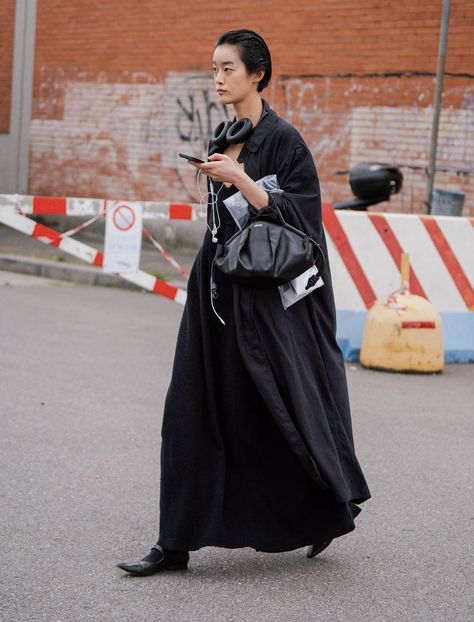 Daily Goth Outfit, Japanese Avant Garde Fashion, Goth Street Style, Aw Style, 2025 Style, Muji Style, Japan Fashion Street, Goth Outfit, Artsy Style