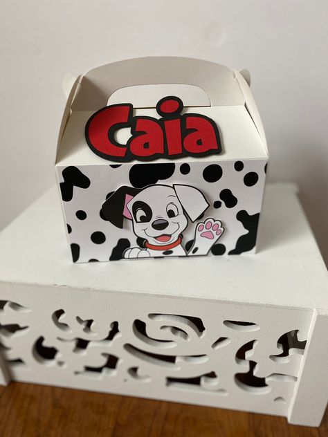 These are a nice touch to your Dalmatians themed party.  These are made with cardstock.  Measures 6x3.5x6 Order is for 6 boxes.  Can change male Dalmatian for female Dalmatian upon request. Photo is front and back of boxes. Female Dalmatian, 101 Dalmatians Party, Dalmatian Party, Snow White Party, Gable Boxes, 101 Dalmatians, White Party, Gift List, Favor Bags