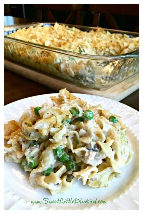 OLD FASHIONED TUNA NOODLE CASSEROLE - Simple to make, so good!  Easy to adapt to your taste!! Old School comfort food at its best! Egg noddles in a delicious creamy mushroom soup sauce tossed with tuna, sauteed onions, peas and cheddar cheese, topped with crushed potato chips then baked to perfection...just like grandma used make. Old school comfort food!! #TunaCasserole #Best  #Recipe #ComfortFood #OldSchoolRecipes Egg Noddles, Best Tuna Casserole, Tuna Casserole Recipes, Noodle Casserole Recipes, Tuna Noodle, Tuna Noodle Casserole, Tuna Casserole, Alton Brown, Noodle Casserole