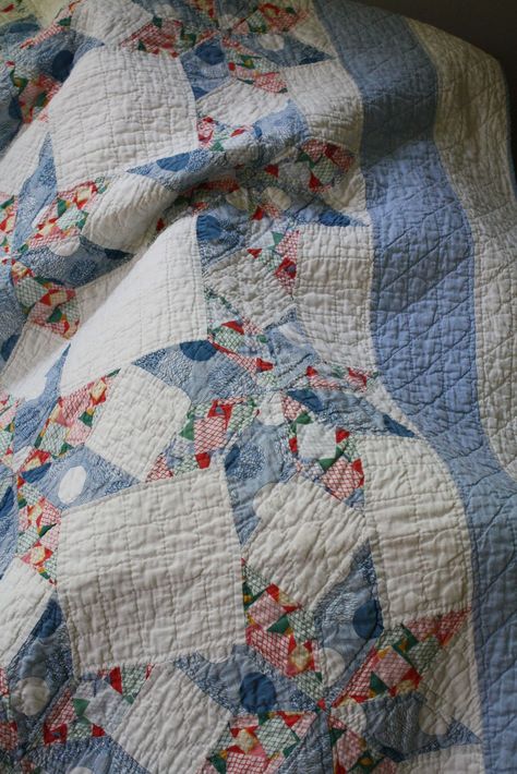 Antique Quilts Patterns, Vintage Quilts Antiques, Quilts Vintage, Country Quilts, Cozy Quilts, Pretty Quilt, Patch Aplique, Old Quilts, Antique Quilt