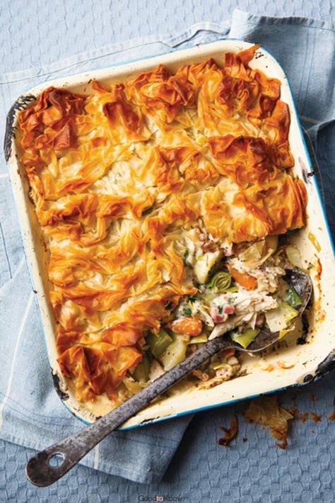 Bodycoach Recipes, Filo Pastry Pie, Joe Wicks Recipes, Chicken And Leek Pie, Chicken And Mushroom Pie, Chicken Pie Recipe, Joe Wicks, Filo Pastry, Pastry Pie