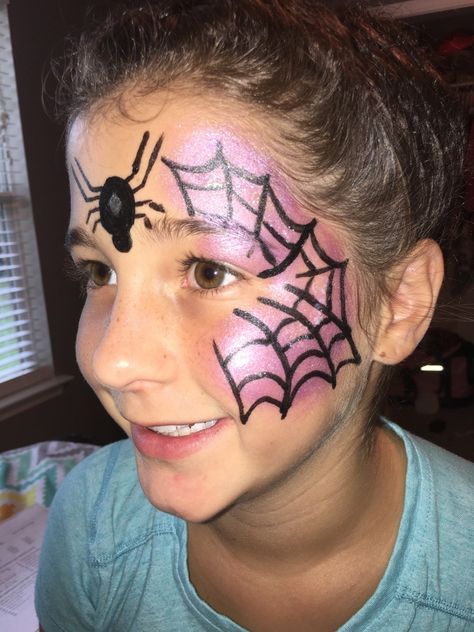 Face paints by Tayy. Spider web Spiderweb Face Paint, Spider Web Face Paint, Web Face, Spider Face, Halloween Infantil, Face Paints, Face Painting Easy, Kids Face Paint, Face Painting Halloween