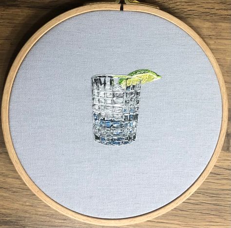 Crystal Tumblers and Decanters Glint in the Sun in Photorealistic Embroideries by Lucy Simpson — Colossal Glass Embroidery, Metallic Object, Colossal Art, Thread Painting, Embroidery Ideas, How To Make Light, Decanters, Beautiful Embroidery, Cut Glass