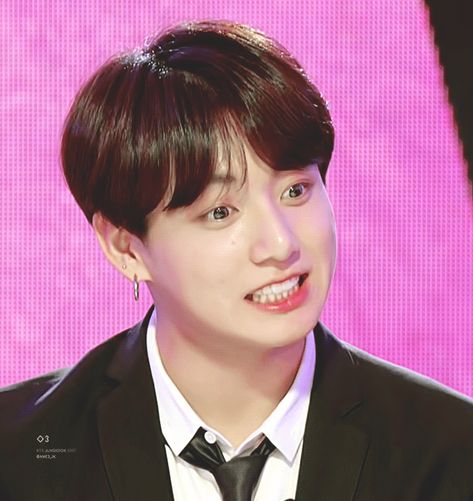 Why is he so dang cute? 💜💜☺️💗 Face Reference Photo, Jungkook Face, Profile Foto, Jungkook Gifs, Smoky Eye Makeup Tutorial, Photo Fix, Kpop Gif, Jungkook Oppa, Face Reference