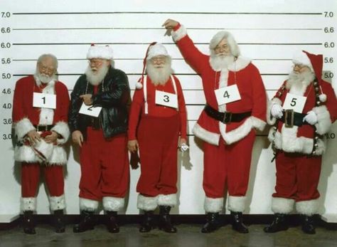 Santa Claus Lineup??? Bebe'!!! Poor Santa!!! Santa Party, Santa Claws, Bad Santa, Christmas Trivia, Santa Photos, Funny Boy, Buddy The Elf, Christmas Icons, Mrs Claus