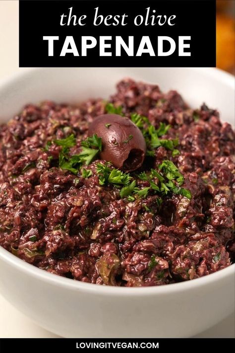 Salty, garlicky and insanely delicious olive tapenade. This simple recipe is made with kalamata olives and is packed with flavor. A total delight to your tastebuds! Olive Tepanade, Sandwich Dip, Olive Dip Recipe, Olive Tapenade Recipe, Gluten Free Recipes Appetizers, Olive Appetizer, Olive Dip, Tapenade Recipe, Olive Spread