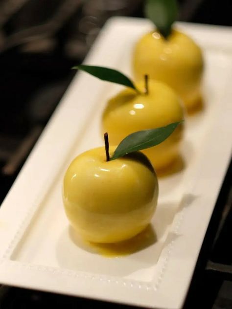 Bruno Albouze Recipes, Bruno Albouze, Special Deserts, Dessert Styling, Fancy Desserts Recipes, Creative Dessert Recipes, Fine Dining Desserts, Apple Jelly, Melting White Chocolate