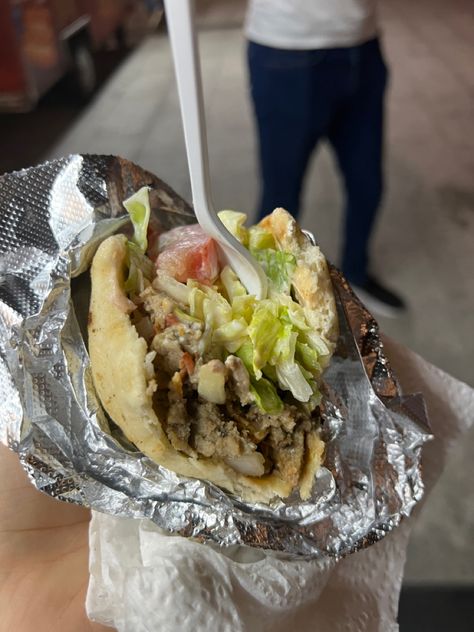 Gyros Aesthetic, Gyro Aesthetic, I Love Nyc, New York Aesthetic, My Mouth, Aesthetic Food, I Tried, Food Ideas, The Good