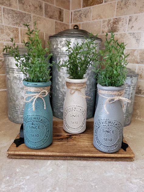 Glass Milk Bottle Ideas, Milk Jars Ideas Glass Bottles, Milk Bottle Decor, Milk Bottle Craft, Tinting Glass, Easy Mason Jar Crafts Diy, Hime Decor, Milk Jars, Update Kitchen