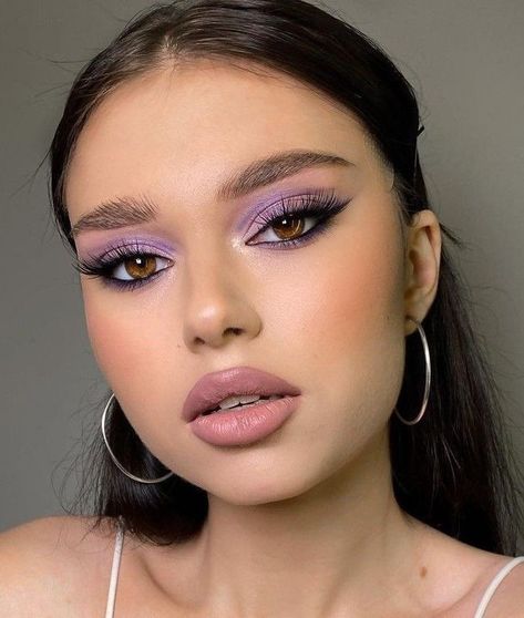 Lila Make-up, Purple Eyeshadow Looks, Purple Makeup Looks, Maquillage Yeux Cut Crease, Round Face Makeup, Purple Eye Makeup, Matte Makeup, Purple Makeup, Makijaż Smokey Eye