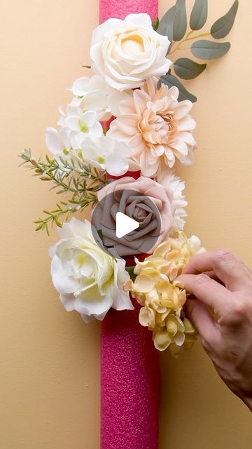 Diy Flower Shower Wedding, Budget Table Centerpieces, Diy Floral Decor Wedding, Easy Flower Centerpieces Diy, Pool Noodle Floral Arrangement, Pool Noodle Centerpiece Ideas, Pool Noodle Flowers, Pool Noodle Flower Arrangement, Flower Decoration For Birthday