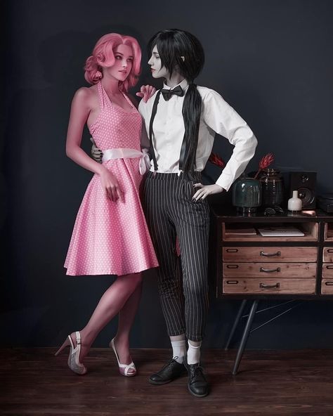 ... Couple Cosplay Ideas Easy, Lesbian Couple Costumes, Princess Bubblegum Cosplay, Marceline Cosplay, Bubblegum And Marceline, Adventure Time Cosplay, Couples Cosplay, Marceline And Princess Bubblegum, Couple Cosplay